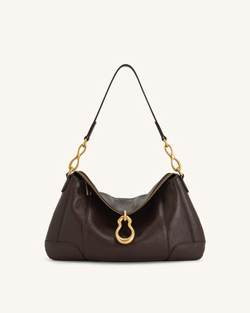 Sac bandoulière Jayla orné d’un pendentif en métal – Marron foncé