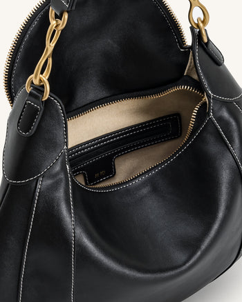 Sac à bandoulière orné d'un pendentif métallique Daria - Noir