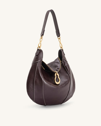 Sac à bandoulière orné d'un pendentif métallique Daria - Marron foncé