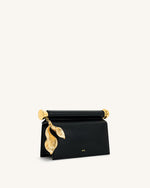 Pochette Holly ornée d'un pendentif en métal - Noir