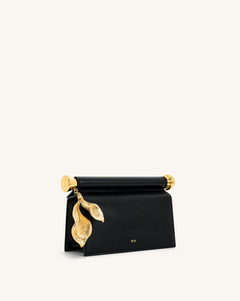 Pochette Holly ornée d'un pendentif en métal - Noir