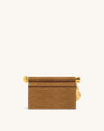 Pochette Holly en daim synthétique ornée d'un pendentif en métal - Marron