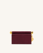 Pochette Holly en daim synthétique ornée d'un pendentif en métal - Brun rougeâtre