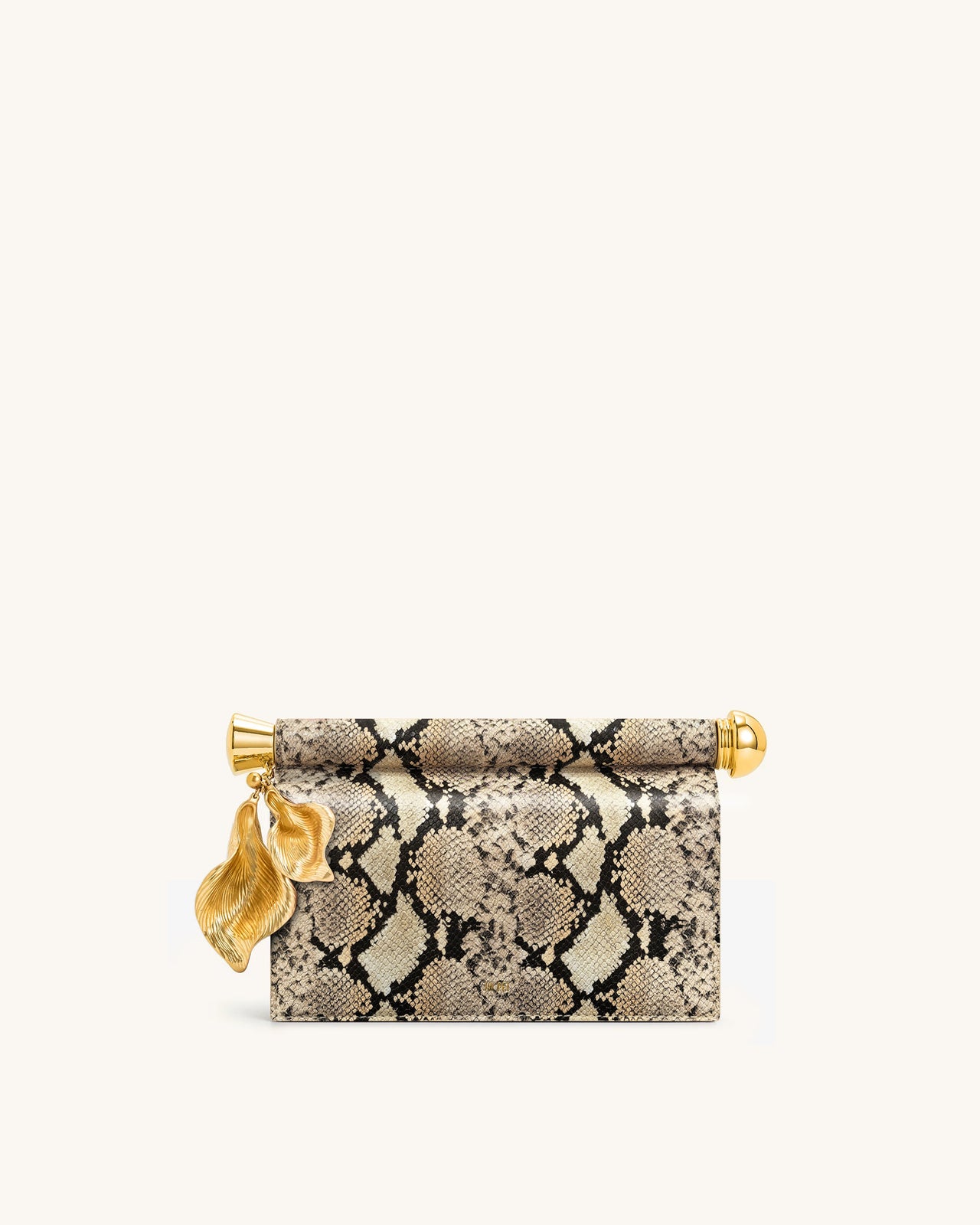 Pochette Holly en Similicuir Serpent avec Pendentif Métallique – Abricot