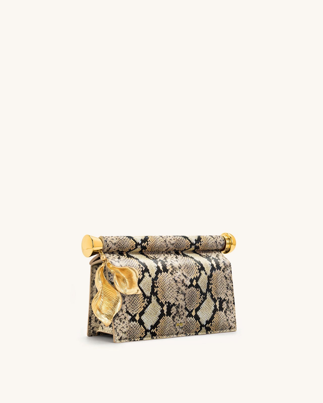 Pochette Holly en Similicuir Serpent avec Pendentif Métallique – Abricot