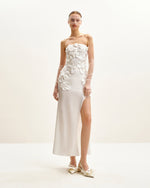 Robe longue brodée de fleurs - Blanche