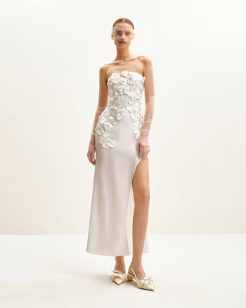 Robe longue brodée de fleurs - Blanche