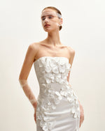 Robe longue brodée de fleurs - Blanche