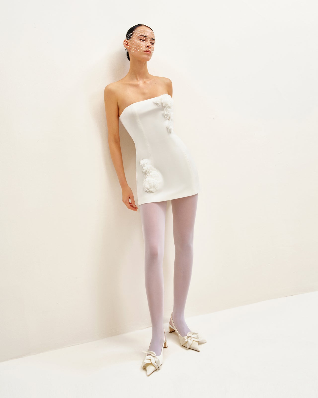 Robe Sans Bretelles Élégance Florissante - Blanche