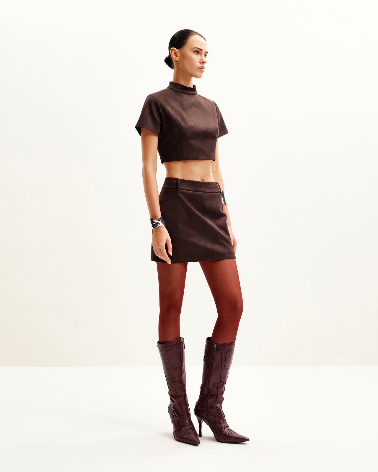 Ensemble Grace en faux suède - Crop top et jupe courte - Marron chocolat