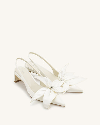 Escarpins à bride arrière Queena avec appliques florales - Blanc ivoire