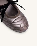 Ballerines Erika à Surpiqûres et Lacets – Marron Foncé