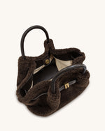 Petit sac cabas en fausse fourrure Hana – Marron foncé