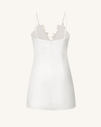 Robe courte blanche à encolure en V avec embellissement floral de Yuliya - Blanc