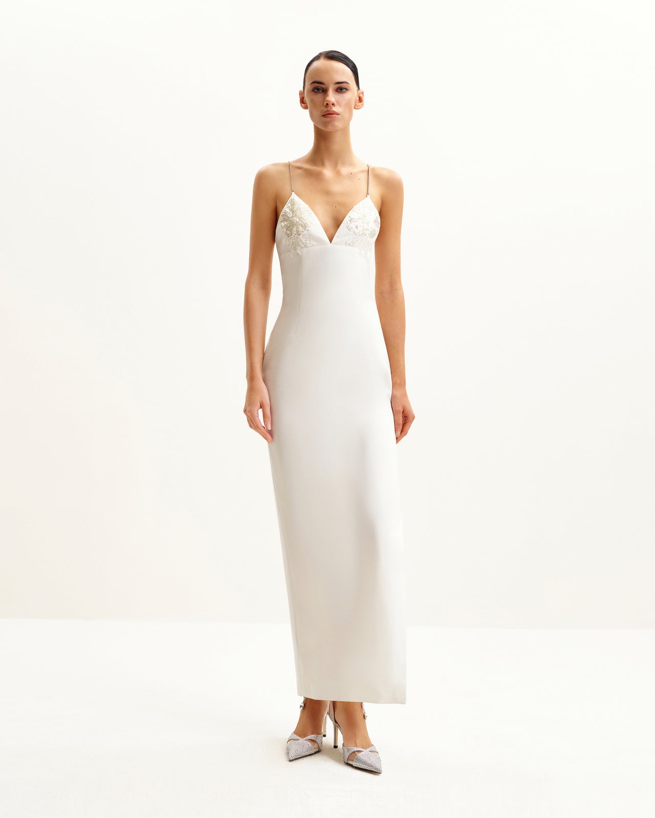 Robe longue blanche Ayliua avec décolleté en cœur orné de strass - Blanc