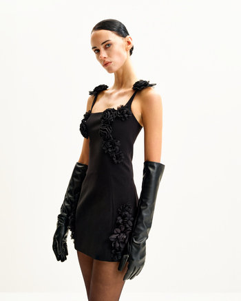 Robe Mini Noire avec Appliqué Rosette Elaina - Noir