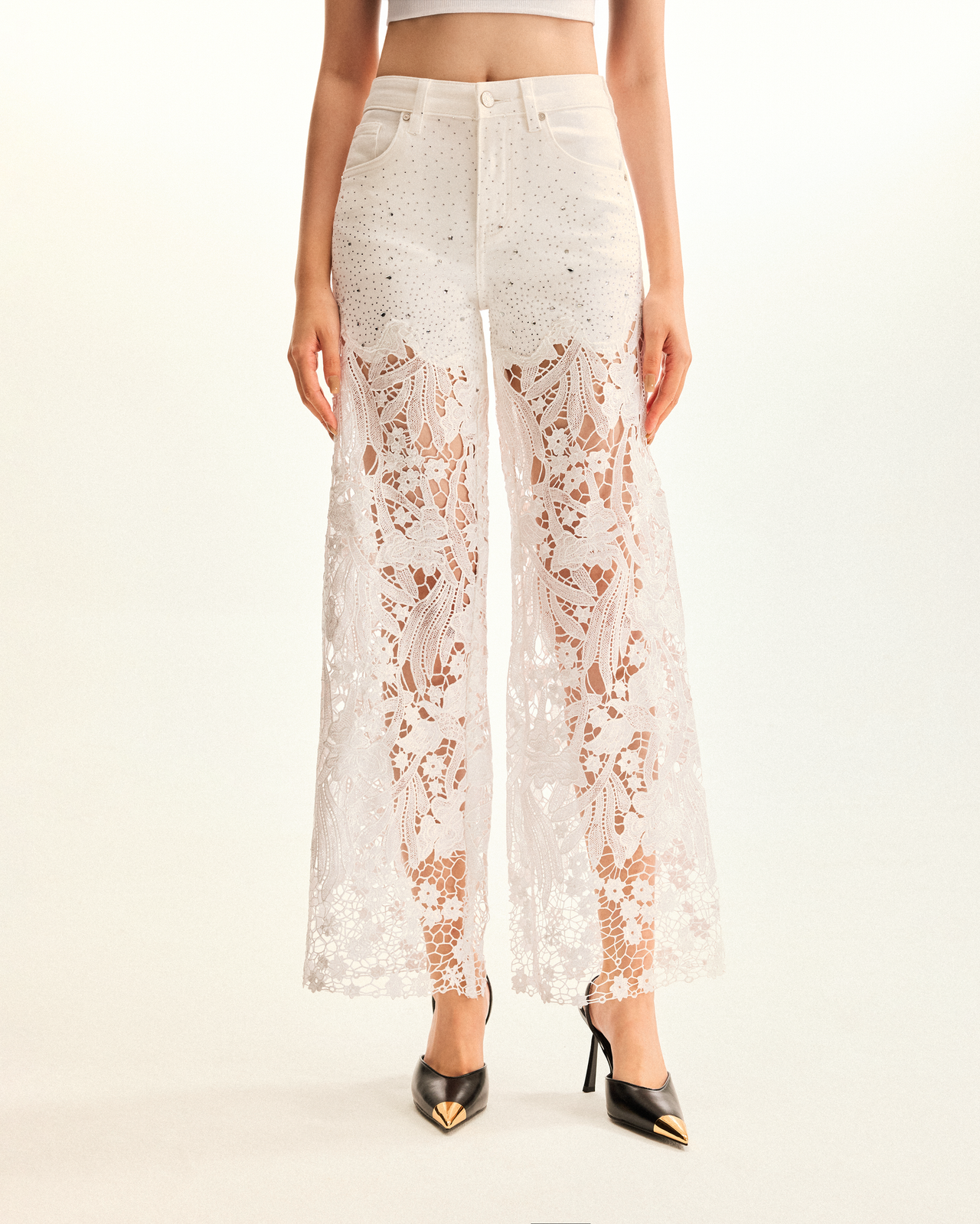 Jean en denim blanc taille haute à jambes larges, broderie, dentelle et strass