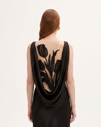 Robe longue fourreau en satin à dos bénitier avec application de tulipes - Noir