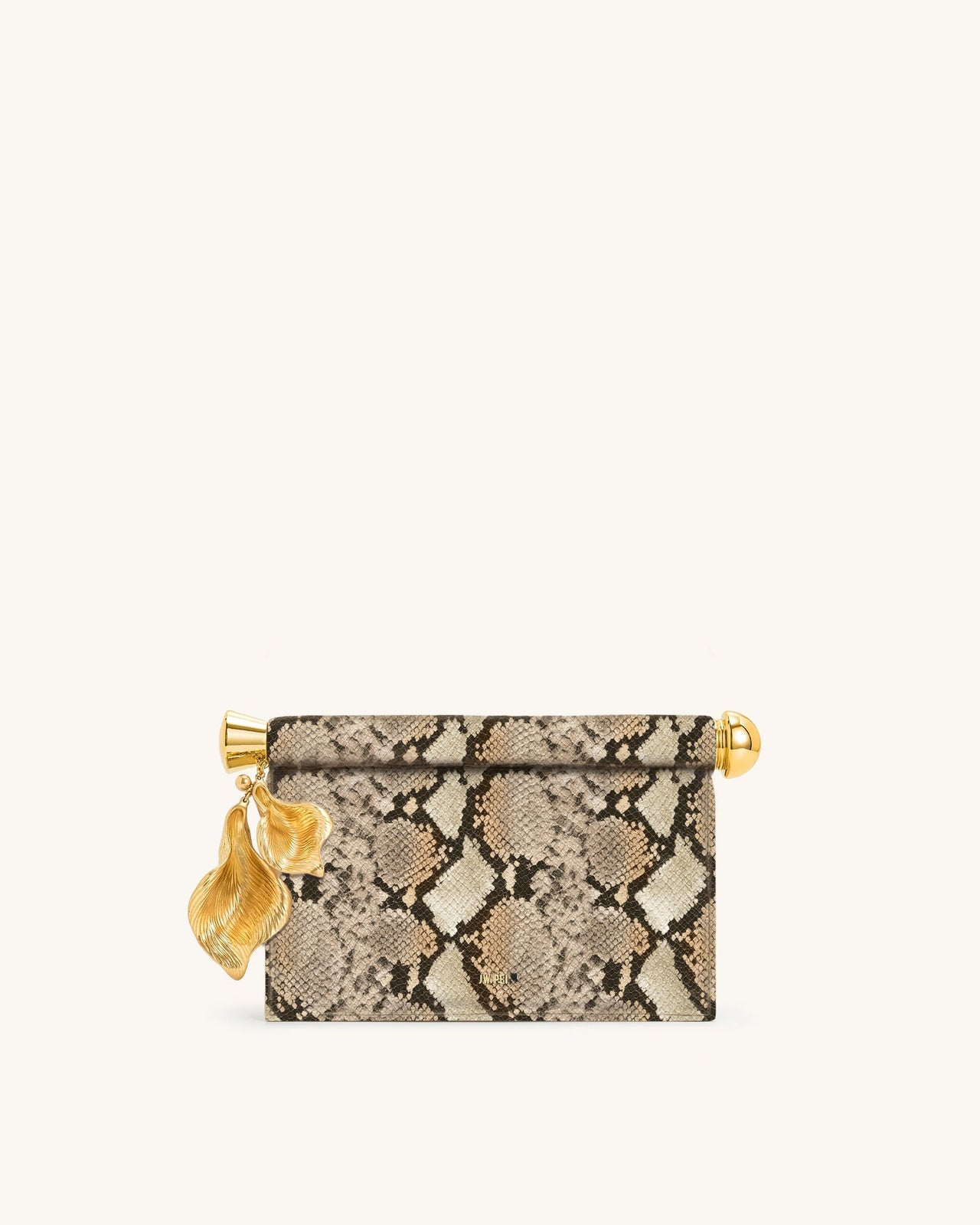 Pochette Holly en Similicuir Serpent avec Pendentif Métallique – Abricot