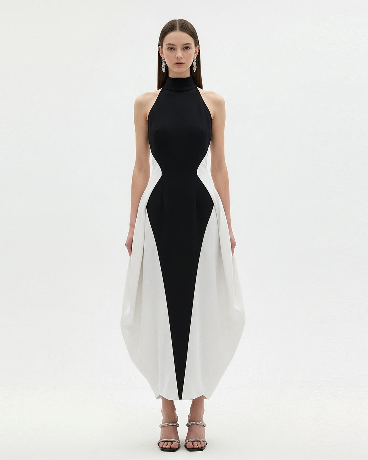 Robe longue monochrome à empiècements – Noir