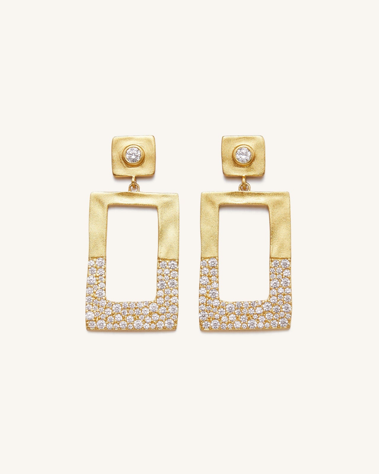Boucles D'oreilles Rectangle Géométrique Ajouré - Plaqué Or 18ct & Zircon Blanc